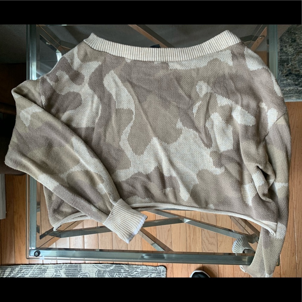 Cropped camo shirt